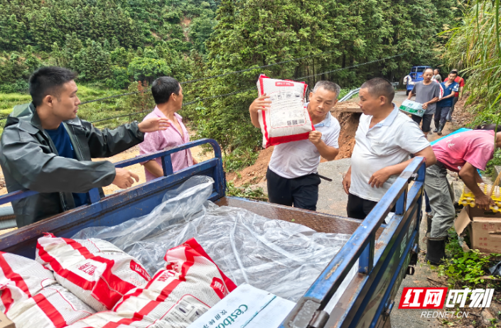 资兴市滁口镇：“兵支书”退役不退勇，抗汛救灾显身手