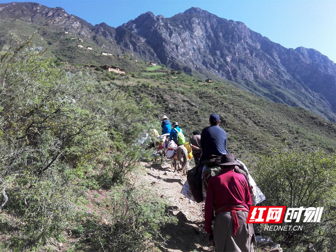 拉哇水电站前期查勘骑马进山.jpg 拉哇水电站前期查勘骑马进山.jpg