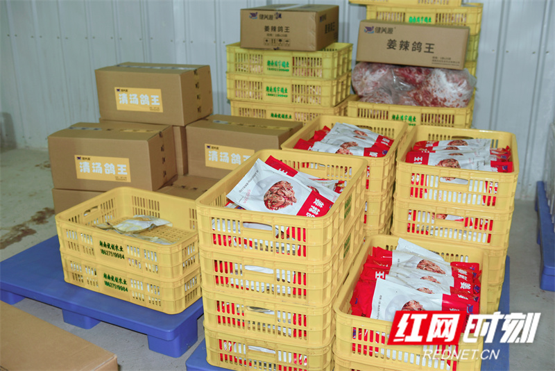 友聚食品车间冷库内包装好的产品_副本.jpg