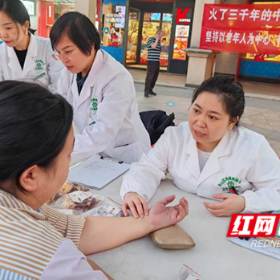逛夜市 看中医 享健康 中医夜市“出摊”