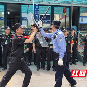 长沙市第三医院与天心区裕南街派出所联合开展“反恐防暴应急演练”