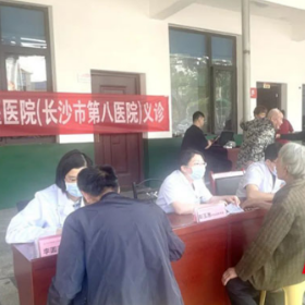 健康传“针”情 长沙市中医医院开展健康义诊活动
