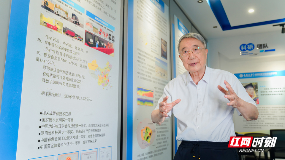 面孔何继善_21.jpg