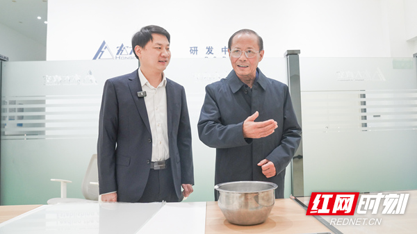 父子俩.jpg 父子俩.jpg