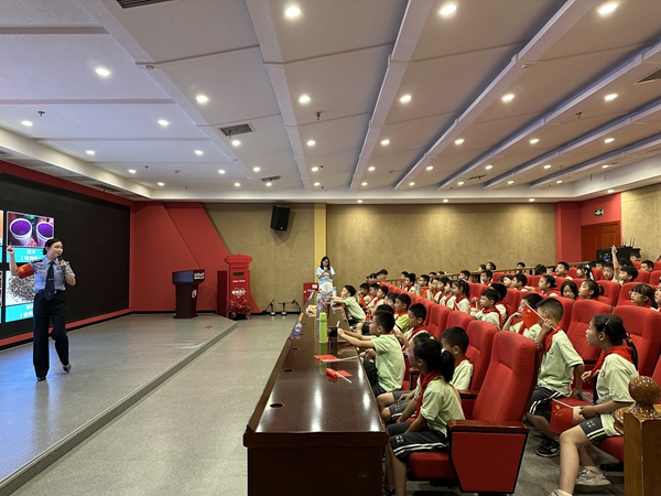 專題講座現(xiàn)場_副本.jpg