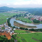 北湖华塘法庭：守护青山绿水绘就乡村新“枫”景