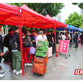 受强降雨影响 滞留郴州1万名旅客正有序被转运