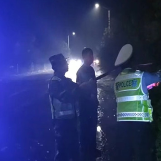 暴雨冰雹夜袭 桂阳交警全力救援保畅