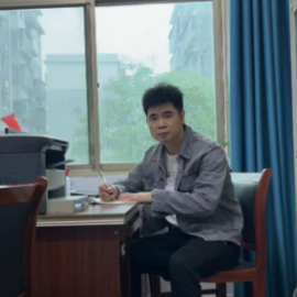 永兴赵伟：见智勇为，为您北大桥上勇救花季少女的最美“一抱”点赞！