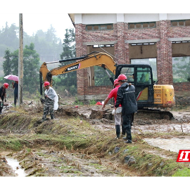 汝城：洪水过后 电力部门抢修恢复供电