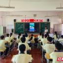 你好，新学期  | 开学第一课感受风雨同心 人民至上