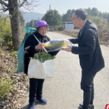 临武香花镇人大：办好“小建议”保障易地搬迁群众温暖过冬