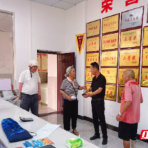 嘉禾县：迷途老人遇“暖心书记”温情救助