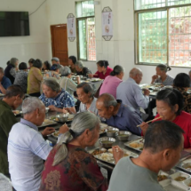 宜章县姚家村：“长者食堂”饭菜香