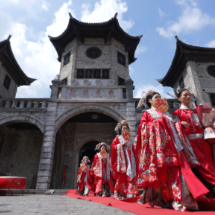 古祠新韵·国潮婚典——汝城县首届婚俗改革集体婚礼见证“零彩礼”幸福