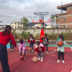 巡察“点亮”篮球梦 村小操场“燃”起来