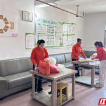 爱心企业冬日送暖 尊老敬老情满莲塘