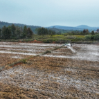 桂阳县:无人机“撒石灰” 为土地“补钙”
