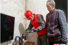 国网资兴市供电公司：寒冬送暖  服务到家 筑牢迎峰度冬安全网