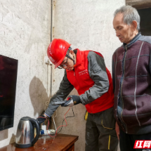 国网资兴市供电公司：寒冬送暖  服务到家 筑牢迎峰度冬安全网