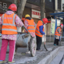 路灯化身“净化器”智能喷淋守护“安仁蓝”