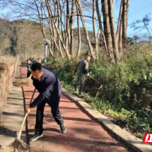 永兴县大布江乡：工会义务清扫 洁净环境暖民心