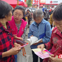 永兴县:巾帼法治宣传进市场 送“法”上门暖民心
