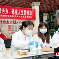 家门口见名医 湘南学院义诊暖民心
