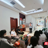 邮储银行临武县支行举办"以花寄情 感恩父爱"主题客户活动暨金融知识普及宣传