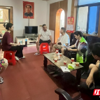 资兴：民政干部“敲门入户”送政策  精准帮扶困难家庭