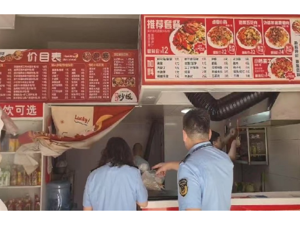 桂阳县突击暗访外卖网红店获赞