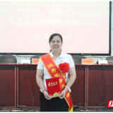 董奕：耕三尺讲台 许灯火长明