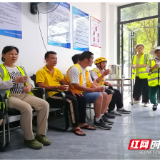 资兴市唐洞街道：“爱心驿站” 送清凉