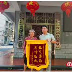 资兴：突发火情，社区干部秒变“救火先锋”