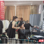 用镜头定格温情,以金融续写关怀——邮储银行资兴市支行开展“暖心肖像”活动