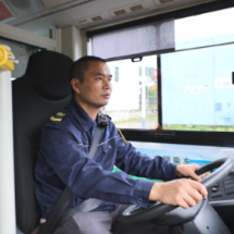 桂东公交暖心一幕:司乘合力救护 学生转危为安