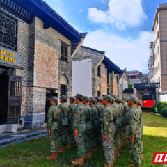 汝城县:新兵入伍出征时“红色行囊”满当当