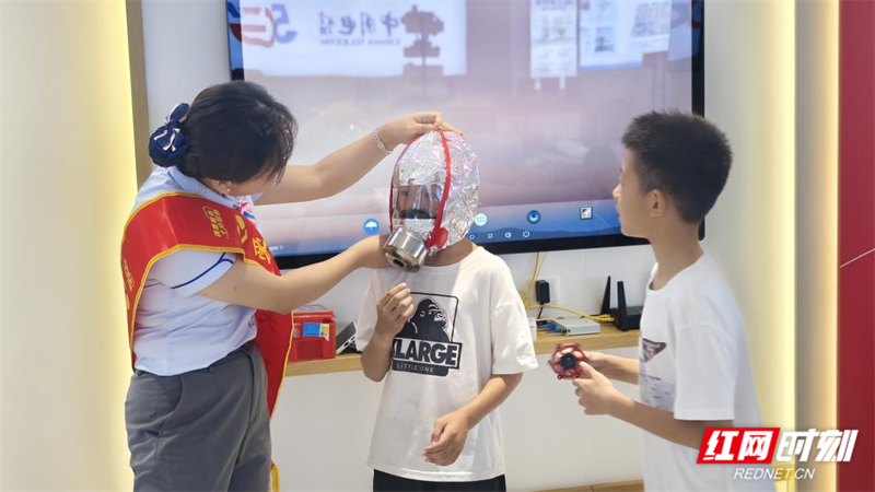 爱心翼站开讲消防课，“小小安全员”学本领护安全