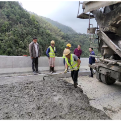桂阳县:“监管+服务”双管齐下 筑牢双节公路安全防线