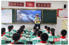 开学第二天，他们给孩子们带了份“不一样”的开学礼物