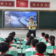 开学第二天，他们给孩子们带了份“不一样”的开学礼物