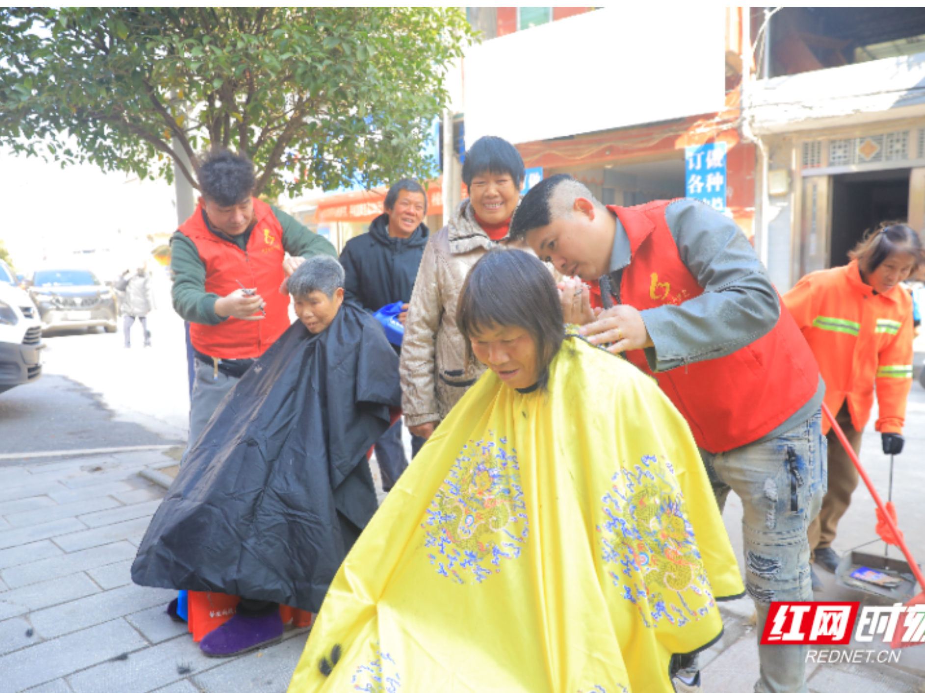 临武县开展文化科技卫生“三下乡”集中示范活动