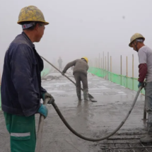 宜章县：张家塘水库大坝成功封顶