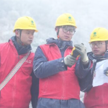 国网桂阳县供电公司党员突击队踏冰测温守护光明