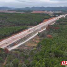 桂新高速桂阳至新田段项目进入路面结构层施工关键阶段