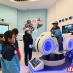 宜章县：警校联动守护学生假期出行安全