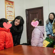 把爱带回家！郴州这群孩子，收到了暖暖的“冬日礼包”