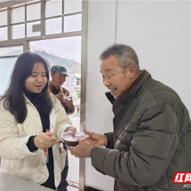 安仁县华王乡:腊八温情暖乡邻 红色故里庆团圆