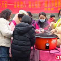 宜章县：腊八逢冬 粥暖情浓