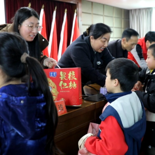 永兴县:为360名困境儿童发放御寒冬衣